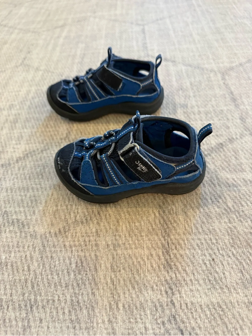 OshKosh B'gosh Navy and Black Closed-Toe Water Shoes 6